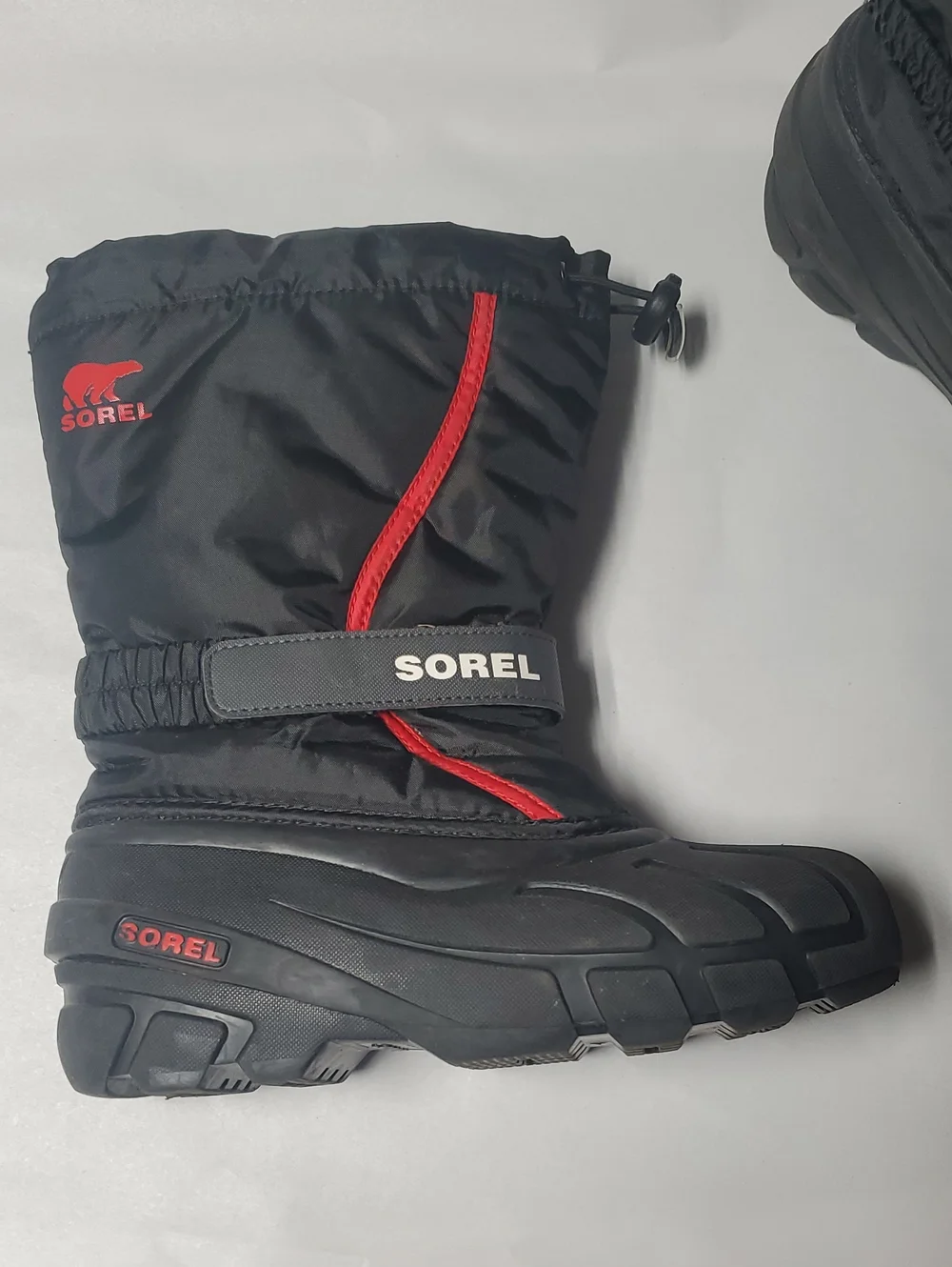 Sorel Youth Flurry Waterproof Winter Snow Boot Size 4 Big Kid Black Red
